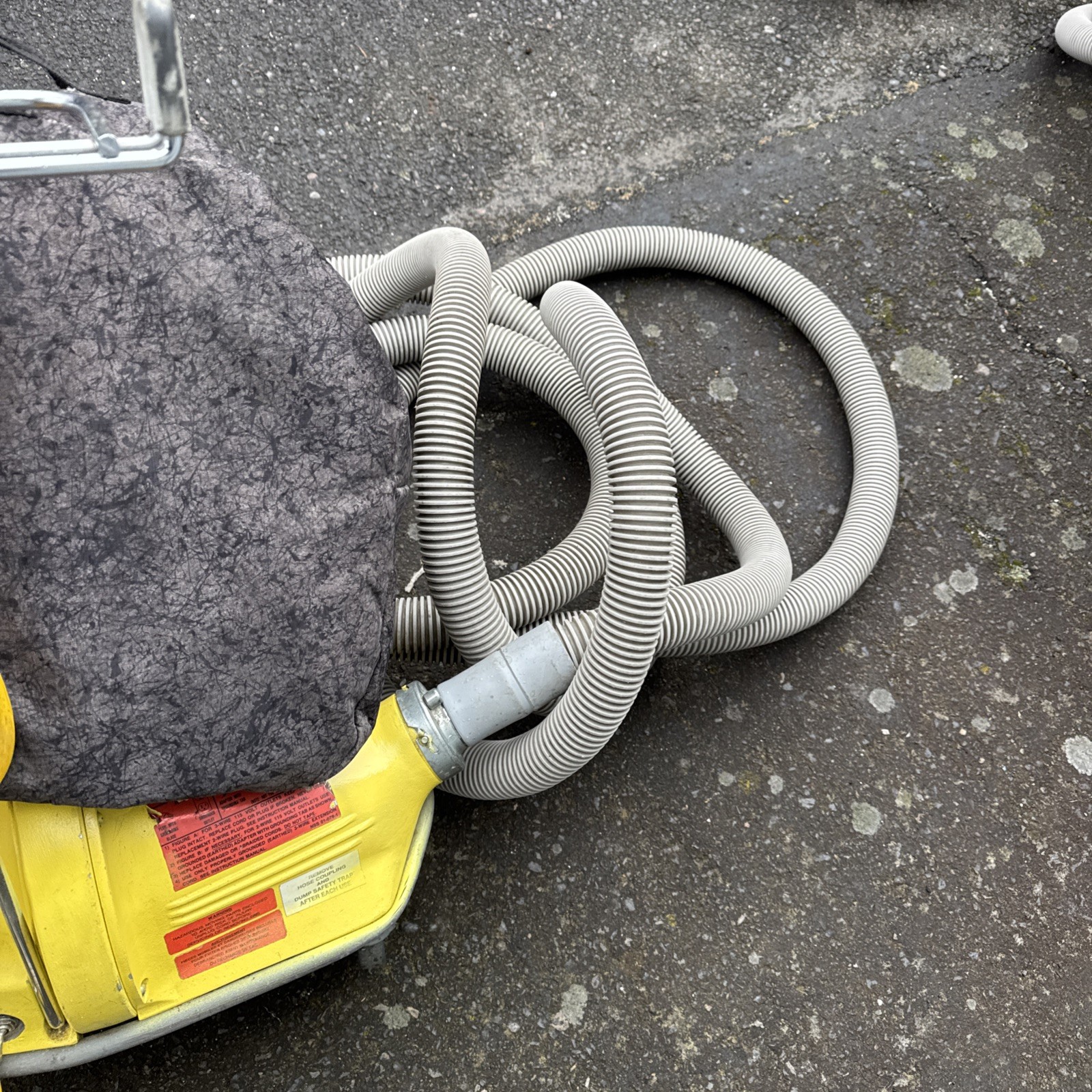 NSS M-1 PIG HEAVY DUTY PORTABLE VACUUM & BAG + HOSE WOW!! WORKS GOOD!