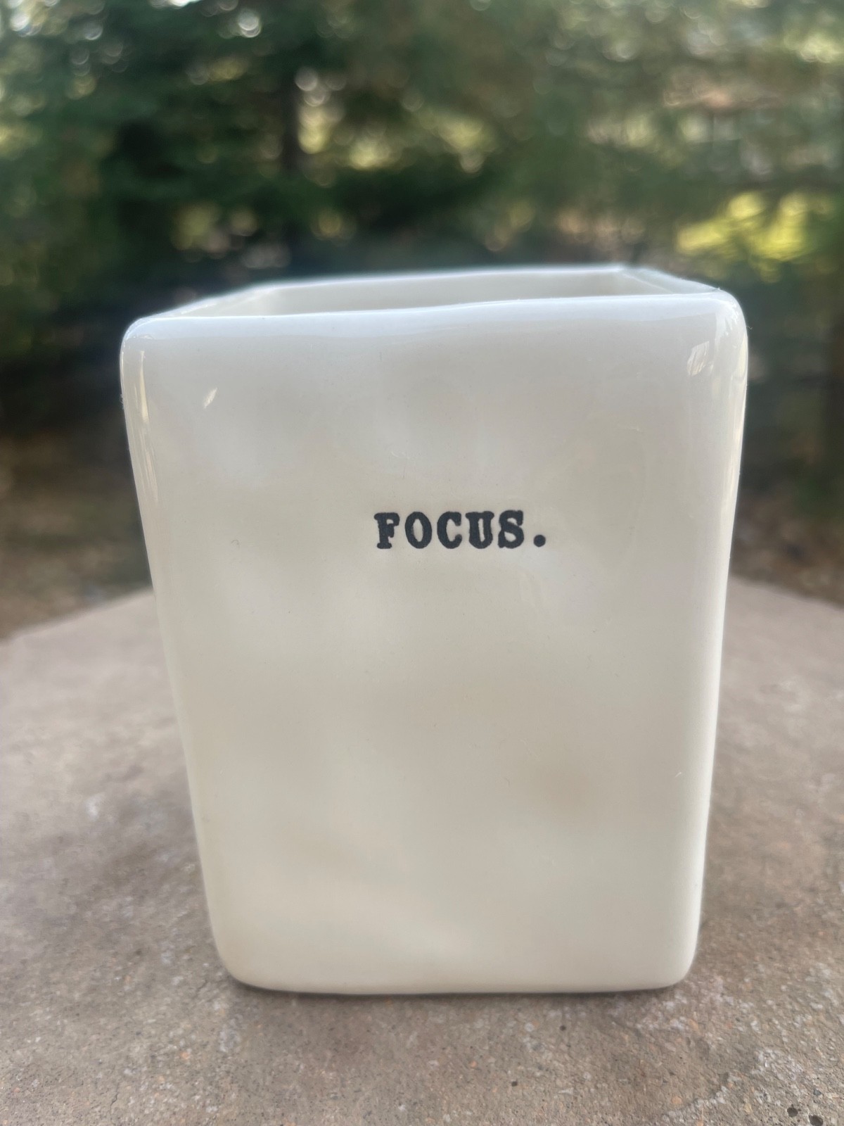 Rae Dunn «Focus» Container- 6 inches tall