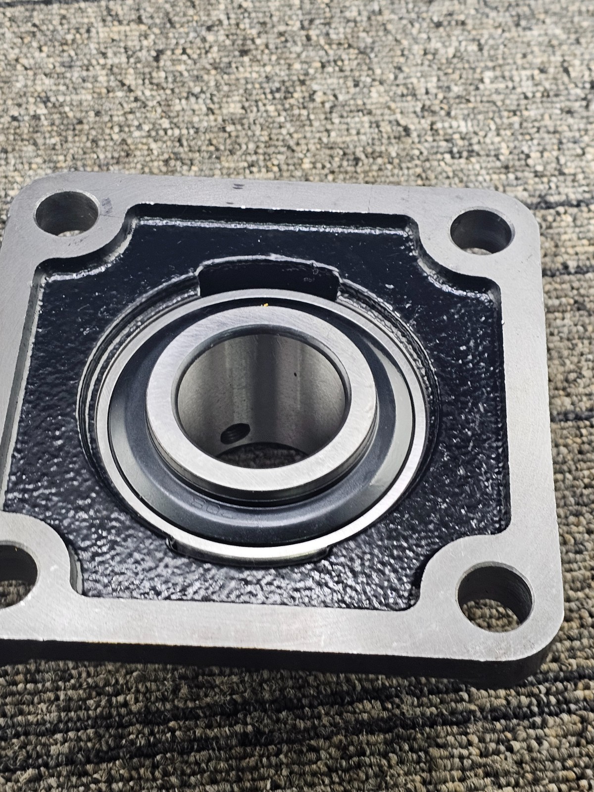 Peer F208 Mounted Bearing 4-Bolt Square Solid Housing Cast Iron w/ UC208-24M-A