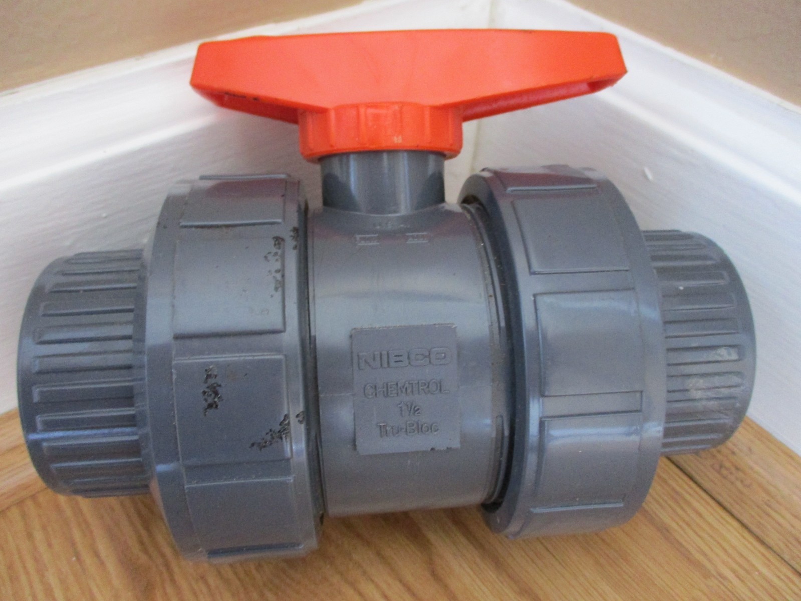 NIBCO Chemtrol 1-1/2 in PVC True Union Ball Valve 150 PSI Tru-Bloc Sch80