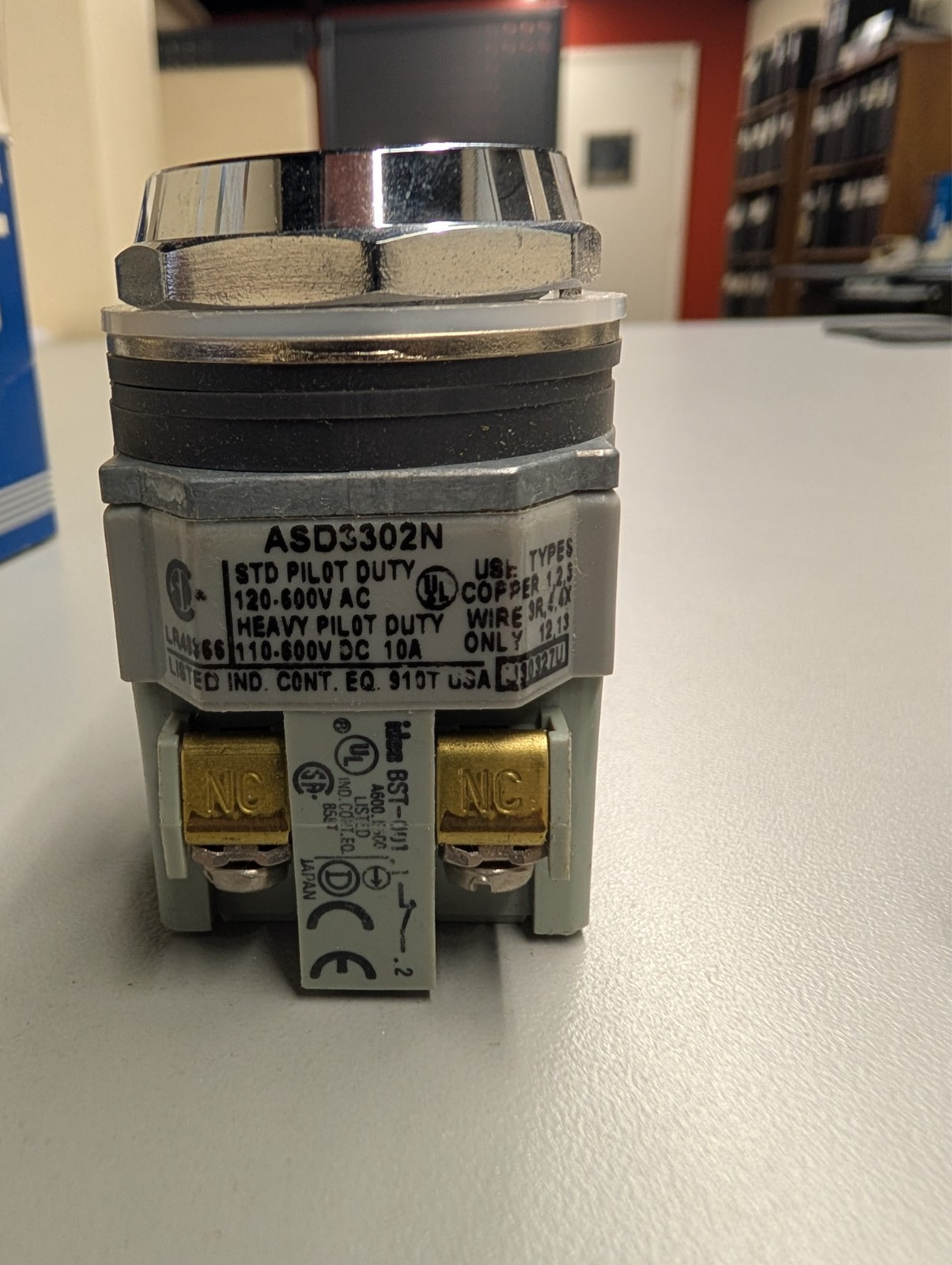 IDEC ASD3302N Selector Switch – 30MM Non-Illuminated