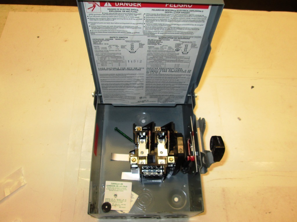 SQUARE D SAFETY Disconnect – SWITCH D221NRB SERIES E3 3R ENCLOSURE 30 AMP 60 HZ