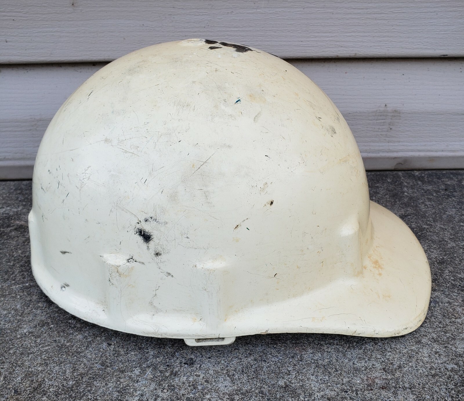 Vintage Egg White Hard Hat Fiberglass Duck Bill Iron Workers Ed Bullard?