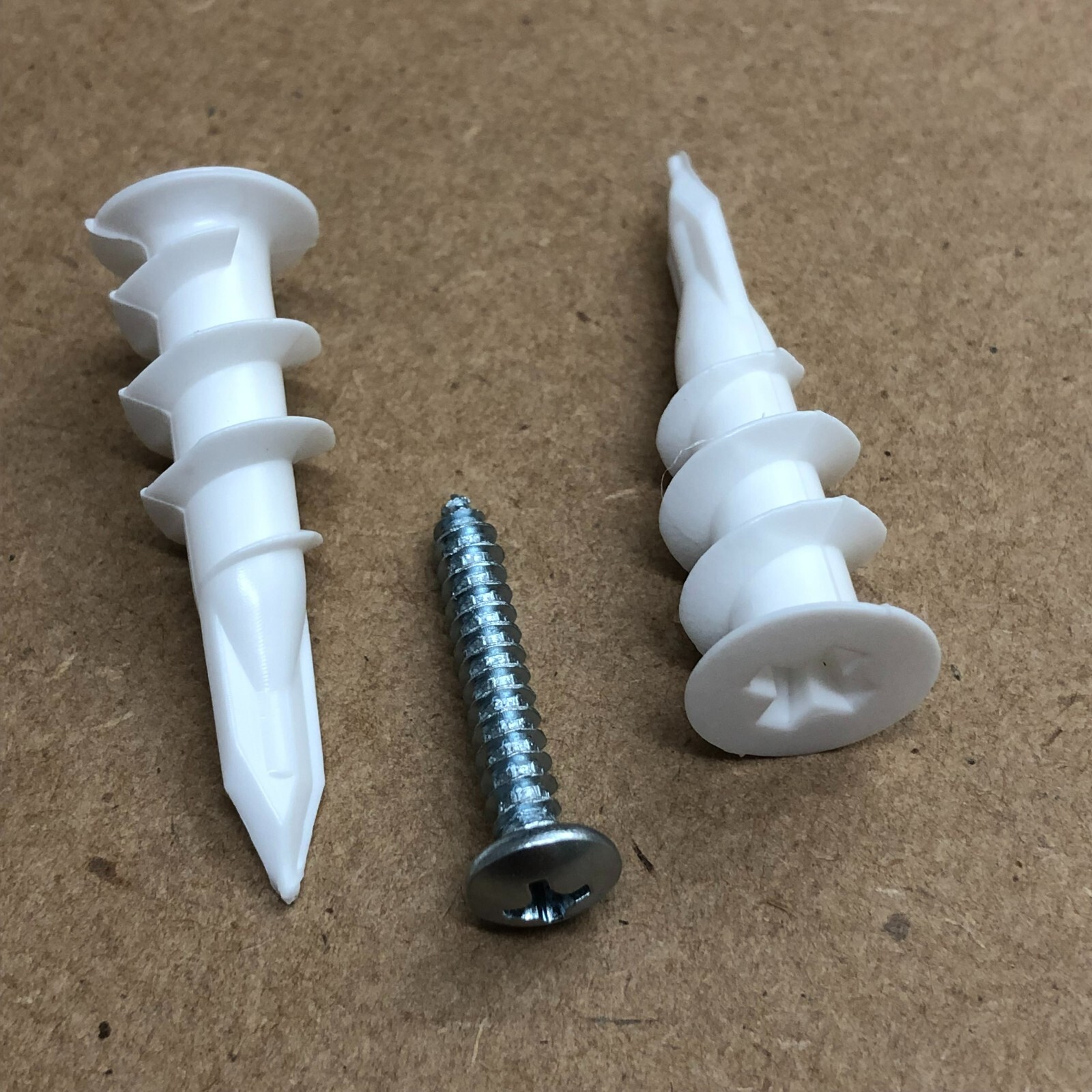 Economy Drywall Anchors, 100 screws + 100 anchors, 100% recycled plastic