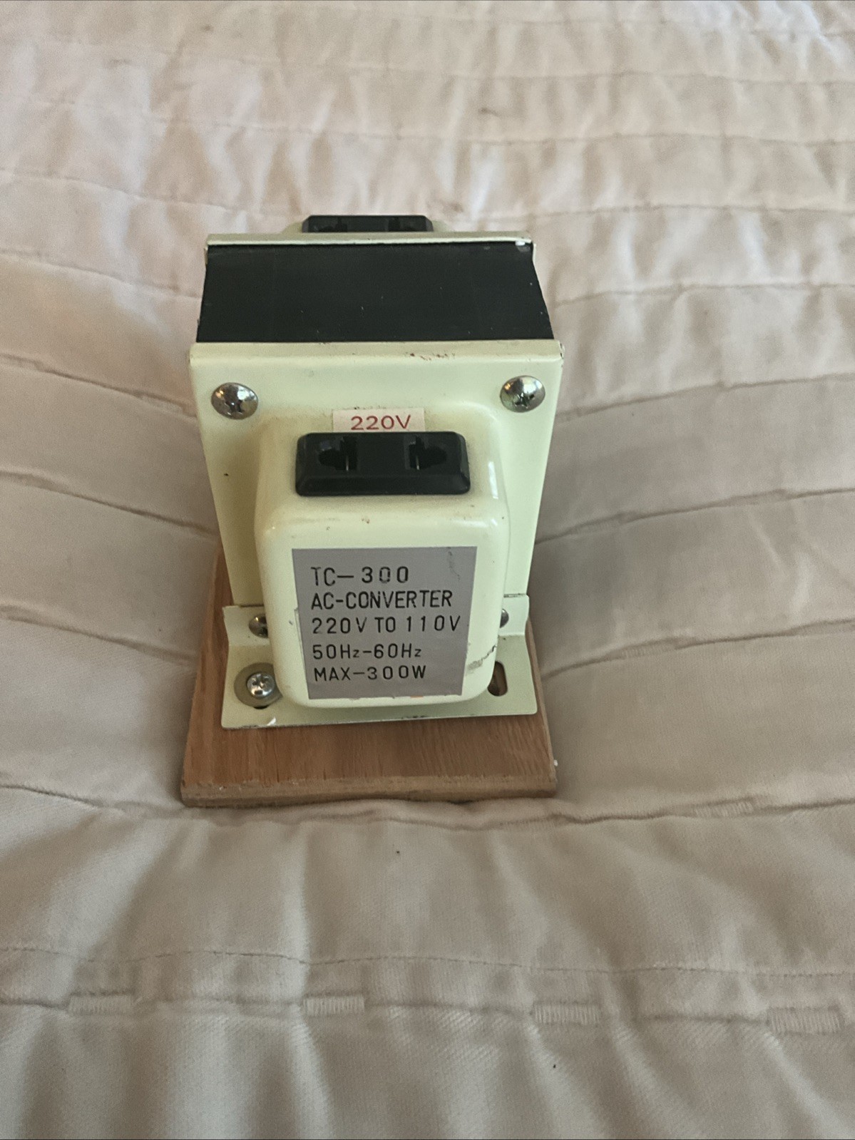 TC-300 220V to 110V 50Hz-60Hz AC-Converter Step Down Transformer