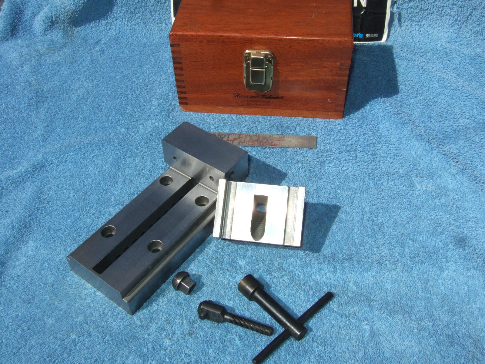 Hermann Schmidt V0 4 toolmakers grinding screwless vise 3in 4in cap B4 MACHINIST