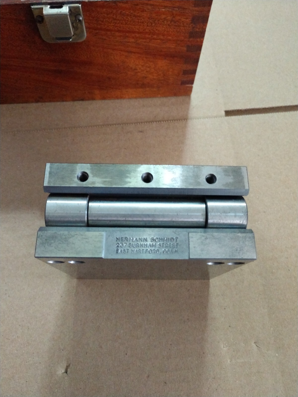 Hermann Schmidt 4″ x 4″ Sine Plate with wooden case & acc