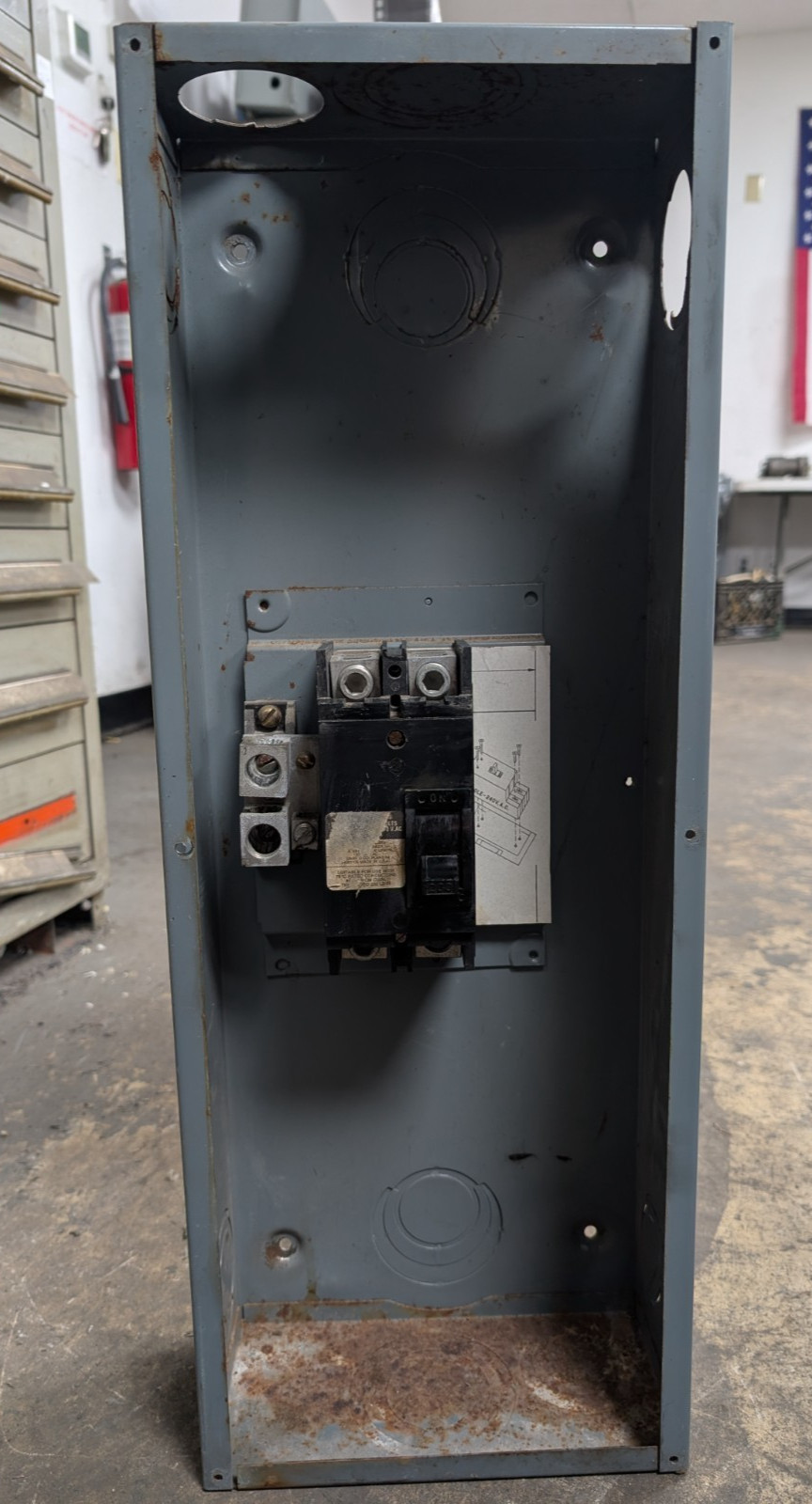 🤪 SQUARE D 200 AMP ENCLOSED CIRCUIT BREAKER 120/240 VAC 2P Q2L2200