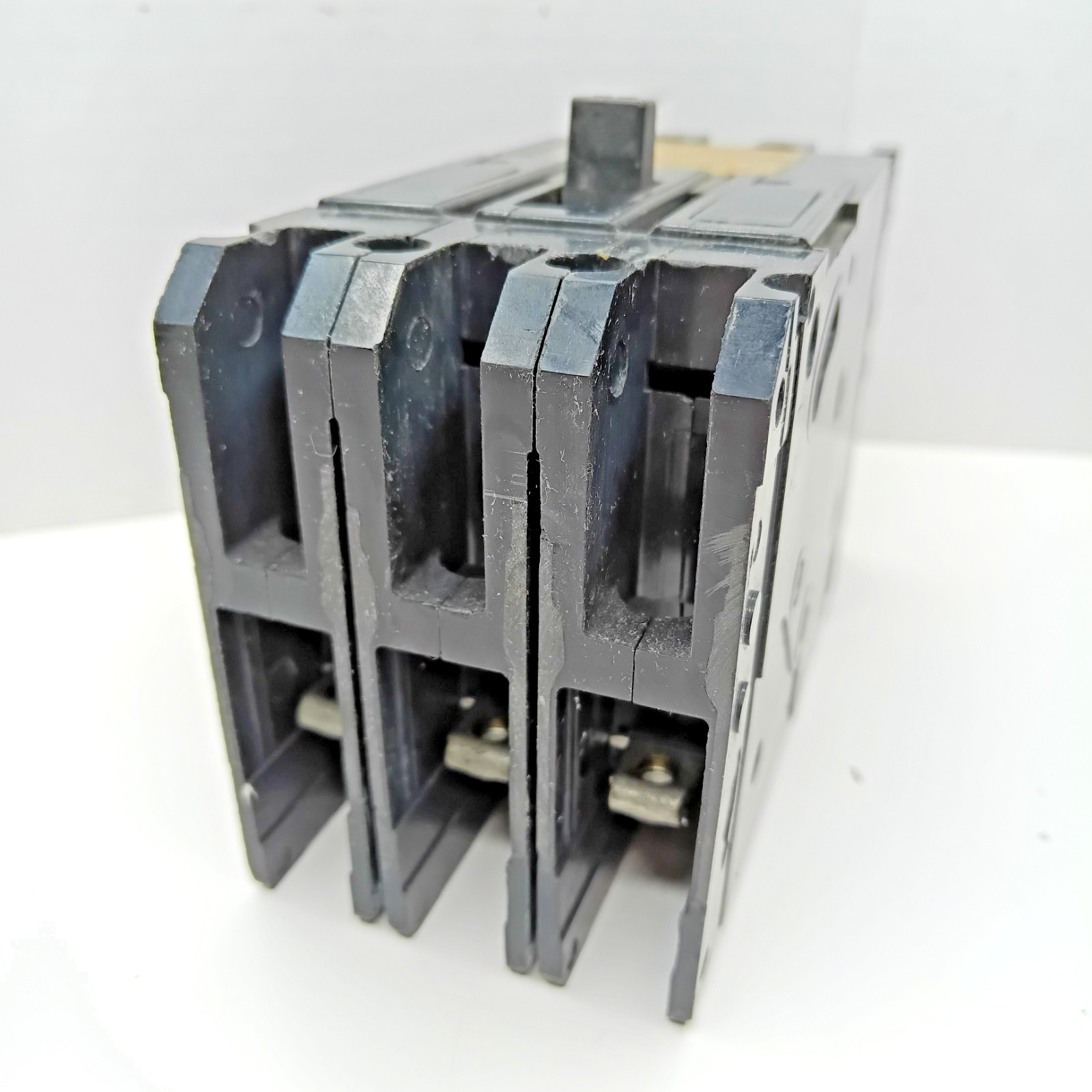 Gould I-T-E E43B030 30A 3-Pole 480VAC Circuit Breaker 18kA Used