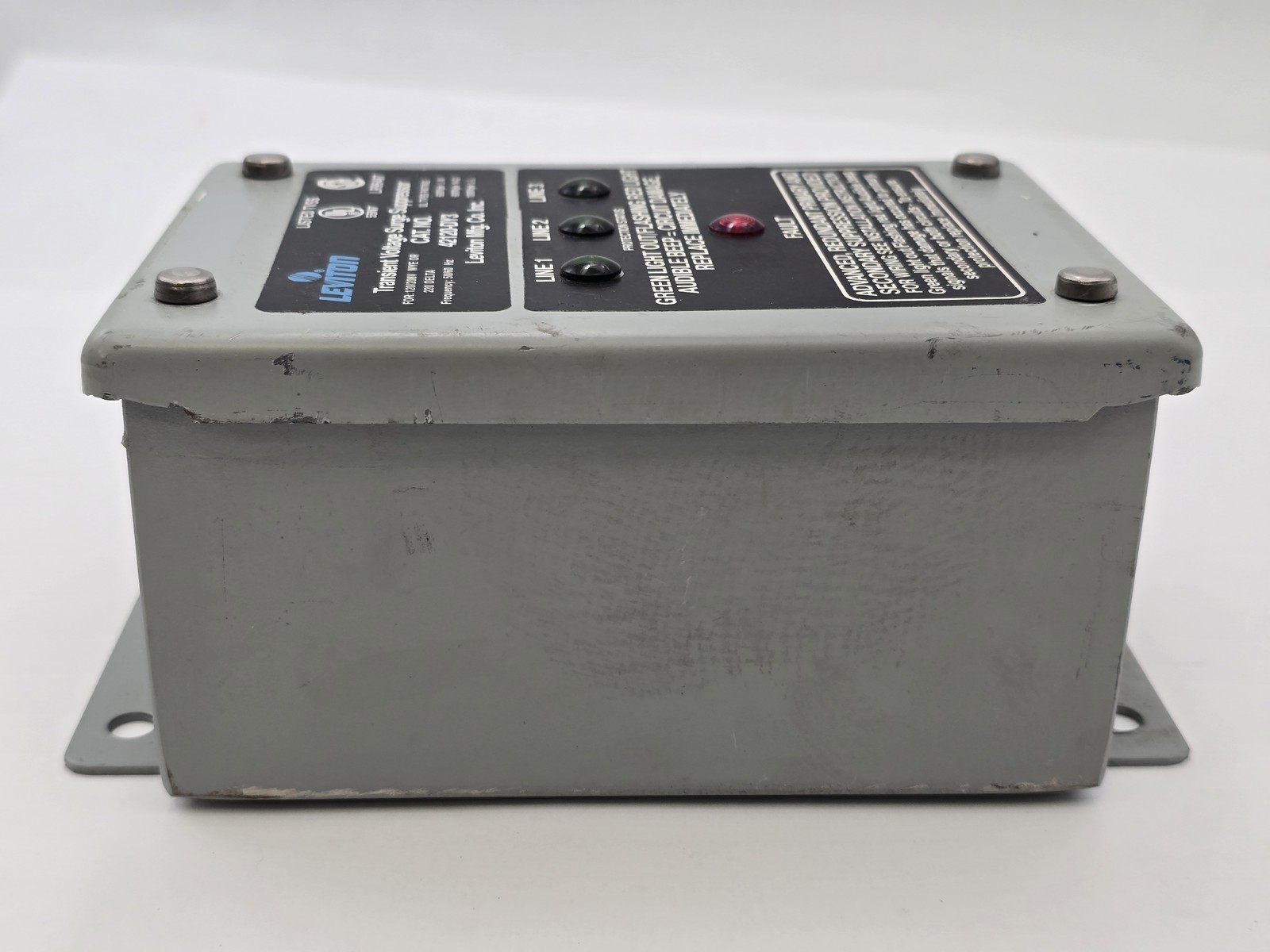 Leviton 42120-DY3 Transient Voltage Surge Suppressor 120/208V WYE or 220 Delta