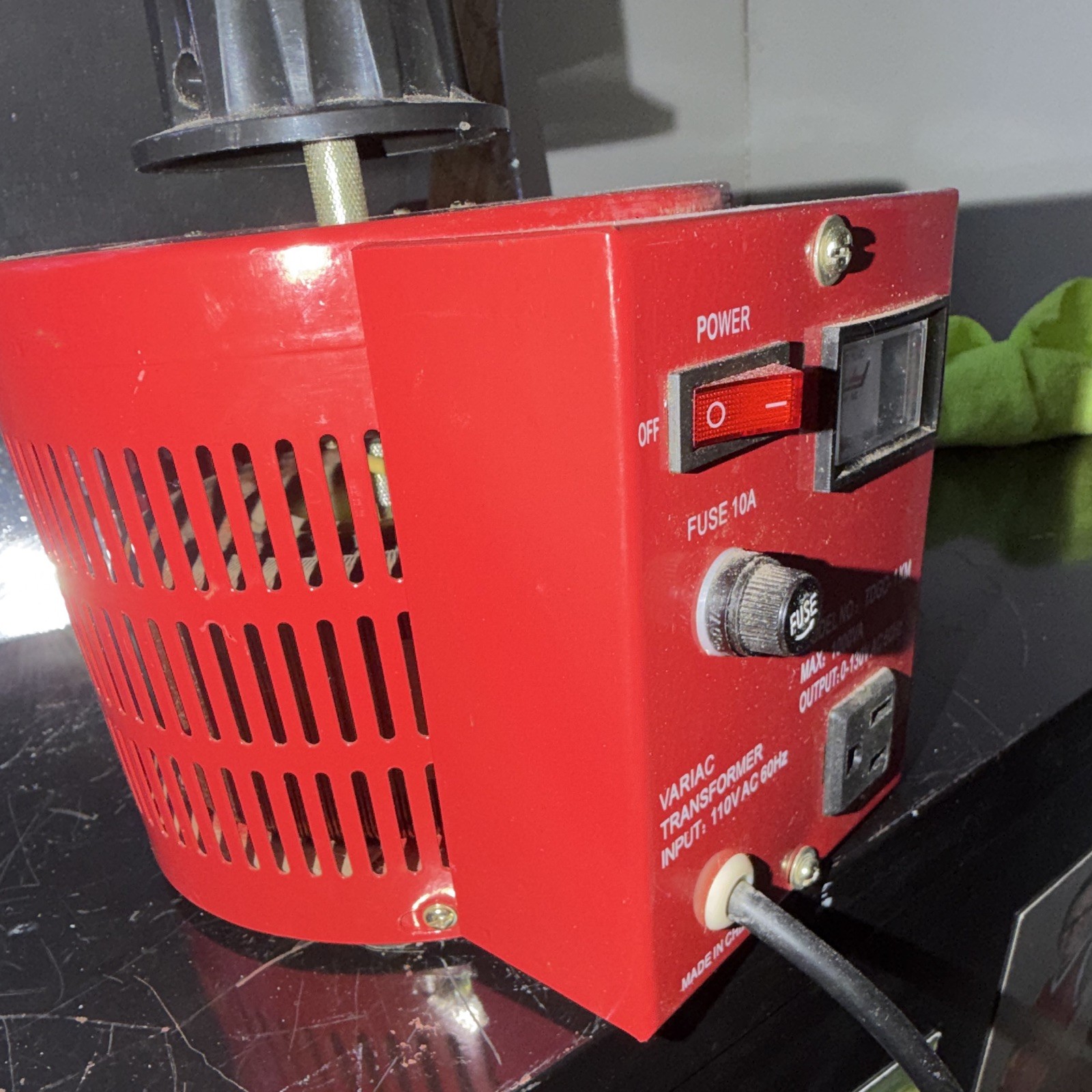TDGC-1KM Variac 1000VA 1-Phase 110V In 0-130V Out 60Hz 10A Type B Red