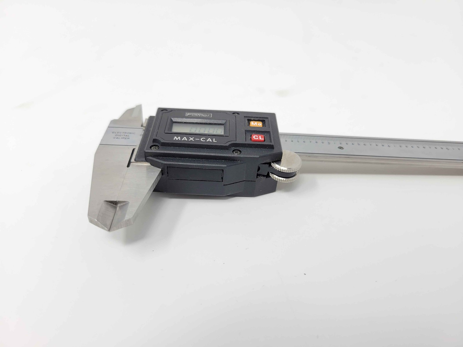 Fowler MAX-CAL Digital Caliper 0-6 in, 0.0005 in Resolution w/ Case