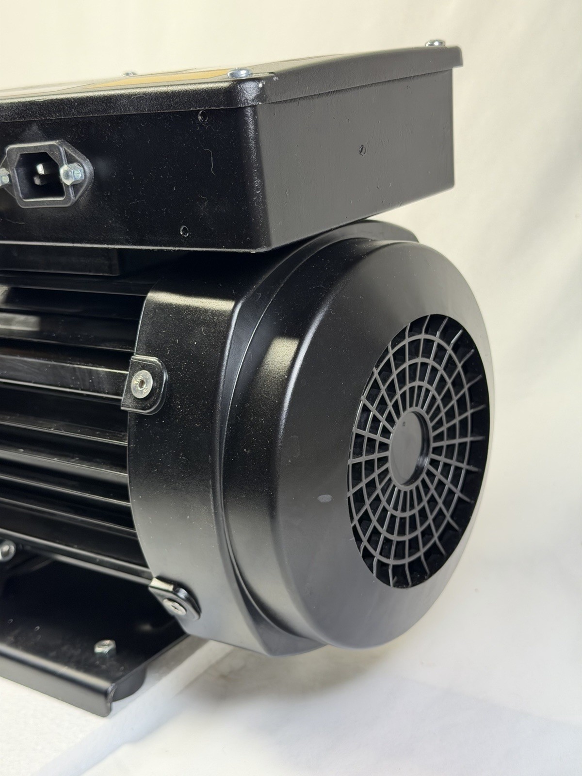 ULVAC GLD-136C Direct Drive Rotary Vane Vacuum Pump Tested 5.3 mTorr w/ VIDEO