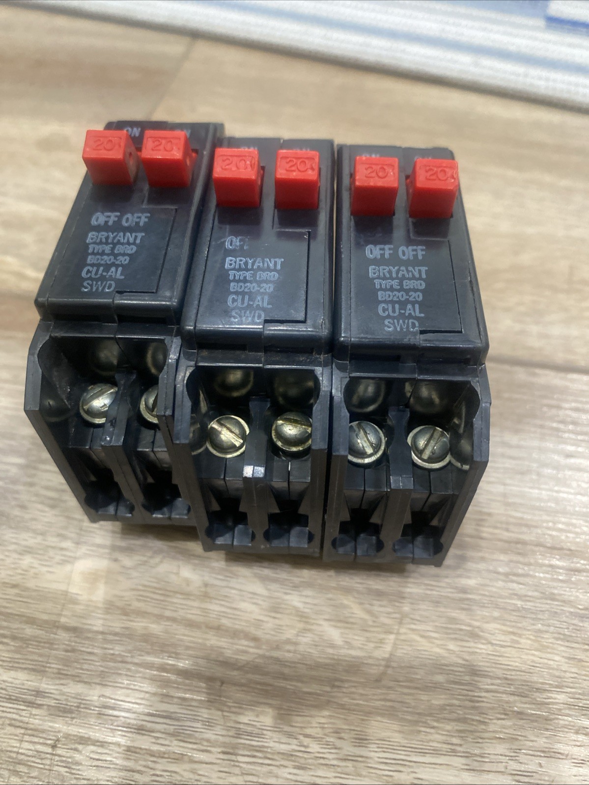 Lot Of 3- Bryant BR2020 20 Amp 2 Pole Twin Tendem Circuit Breakers Cu-al Swd