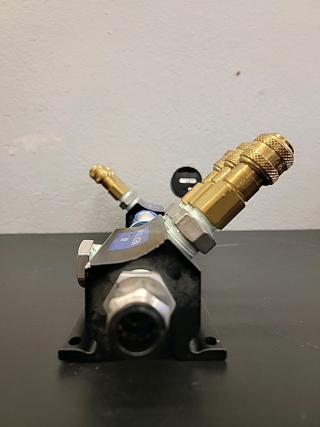 Unbrand Heavy Duty Air Manifolds 6 Valves Air MEOP 110 PSI W/ Dixon Valves