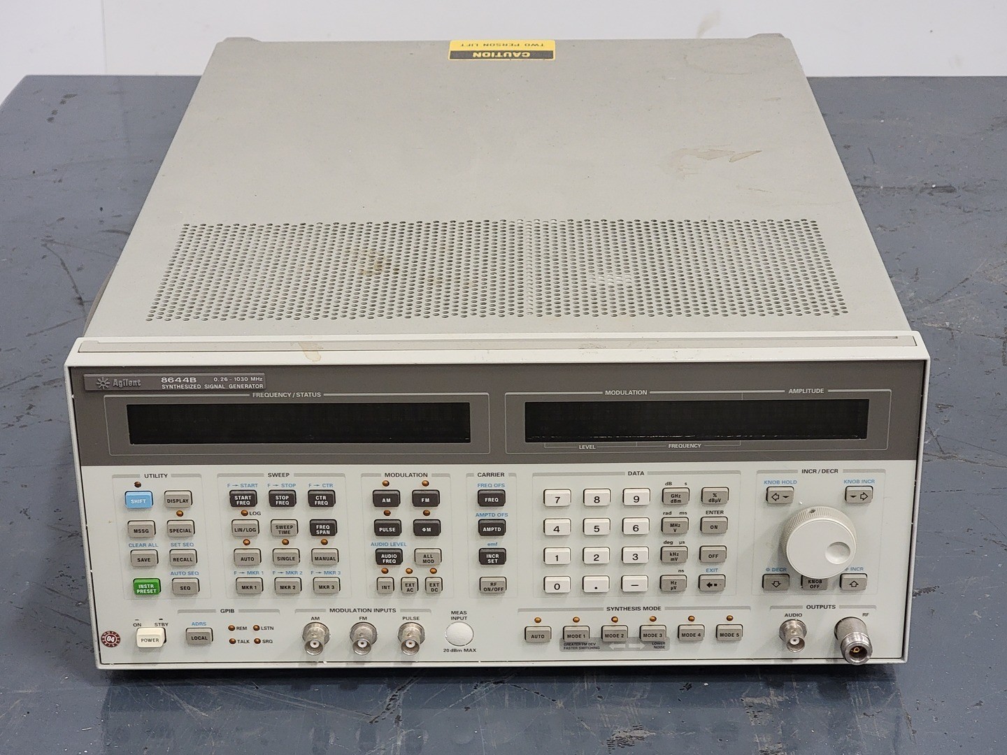 Agilent 8644B Synthesized Signal Generator 0.26 – 1030 MHz – Testing Equipment