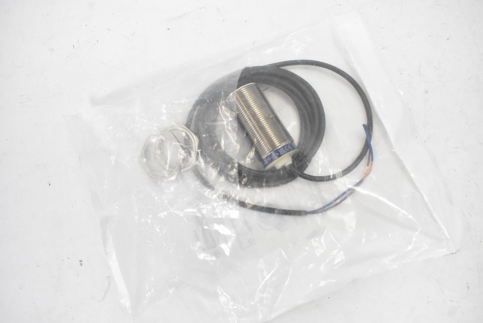 Telemecanique XS630B1MAL2 Inductive Proximity Sensor 15mm 24-240V Made Indonesia
