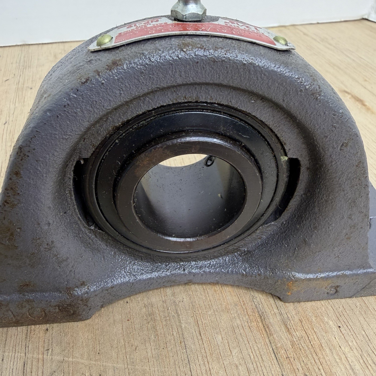 SEALMASTER NP-19 PILLOW BLOCK BALL BEARING 1 3/16″ BORE CAST IRON MOUNTED USA