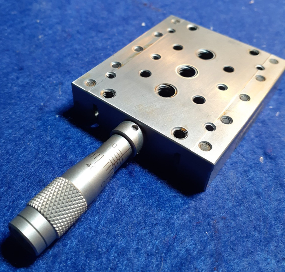 Newport UMR5.16 Linear Stage, Double-Row BBs, 0.63 in., BM11.16 Micromometer