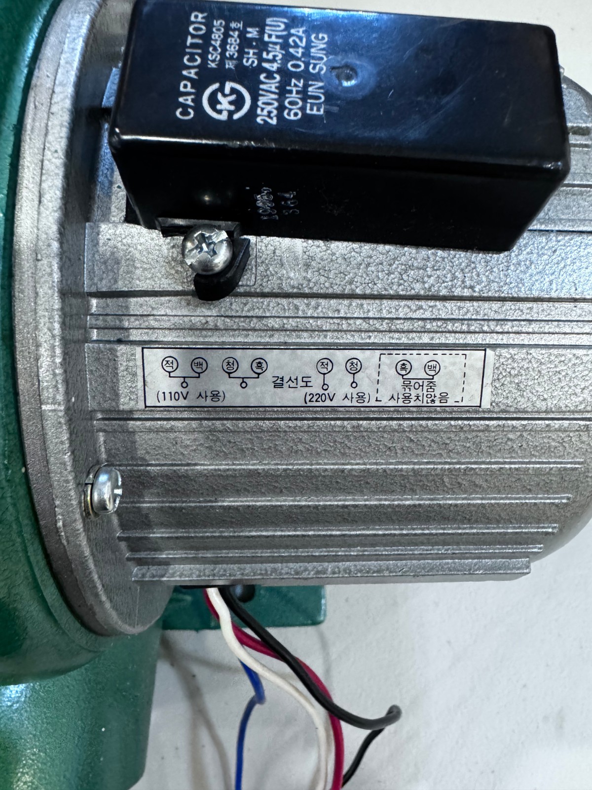 Young Chang Industrial Co. Single-Phase Capacitor Induction Motor 220V 1700 RPM