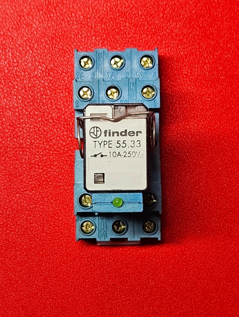 FINDER Type 55.33 Control Relay With 94.73 Base – NEW