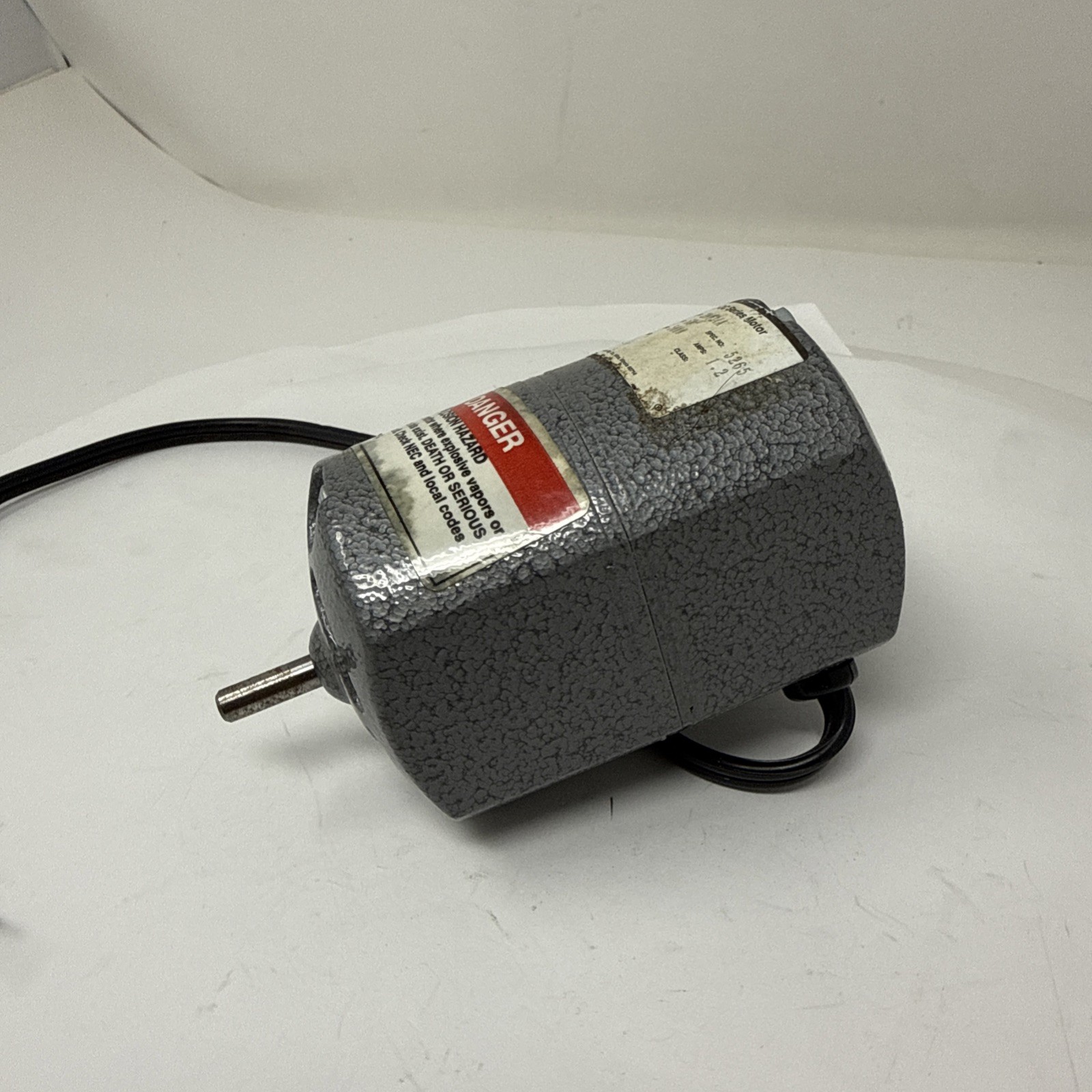 Dayton AC-DC Motor | 1/15 HP | 5000 Rpm | 115V | 60 HZ | Model 2M634A