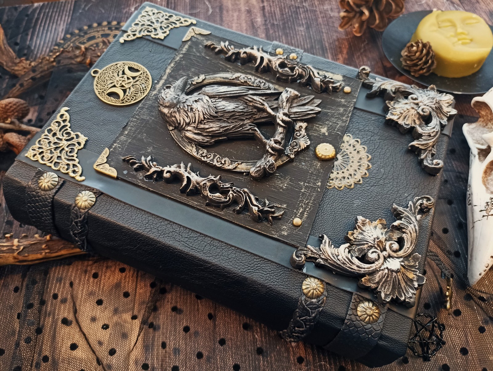 Book of Shadow Witch Grimoire Journal Blank Witchcraft Raven 8×6 in 600 Pages
