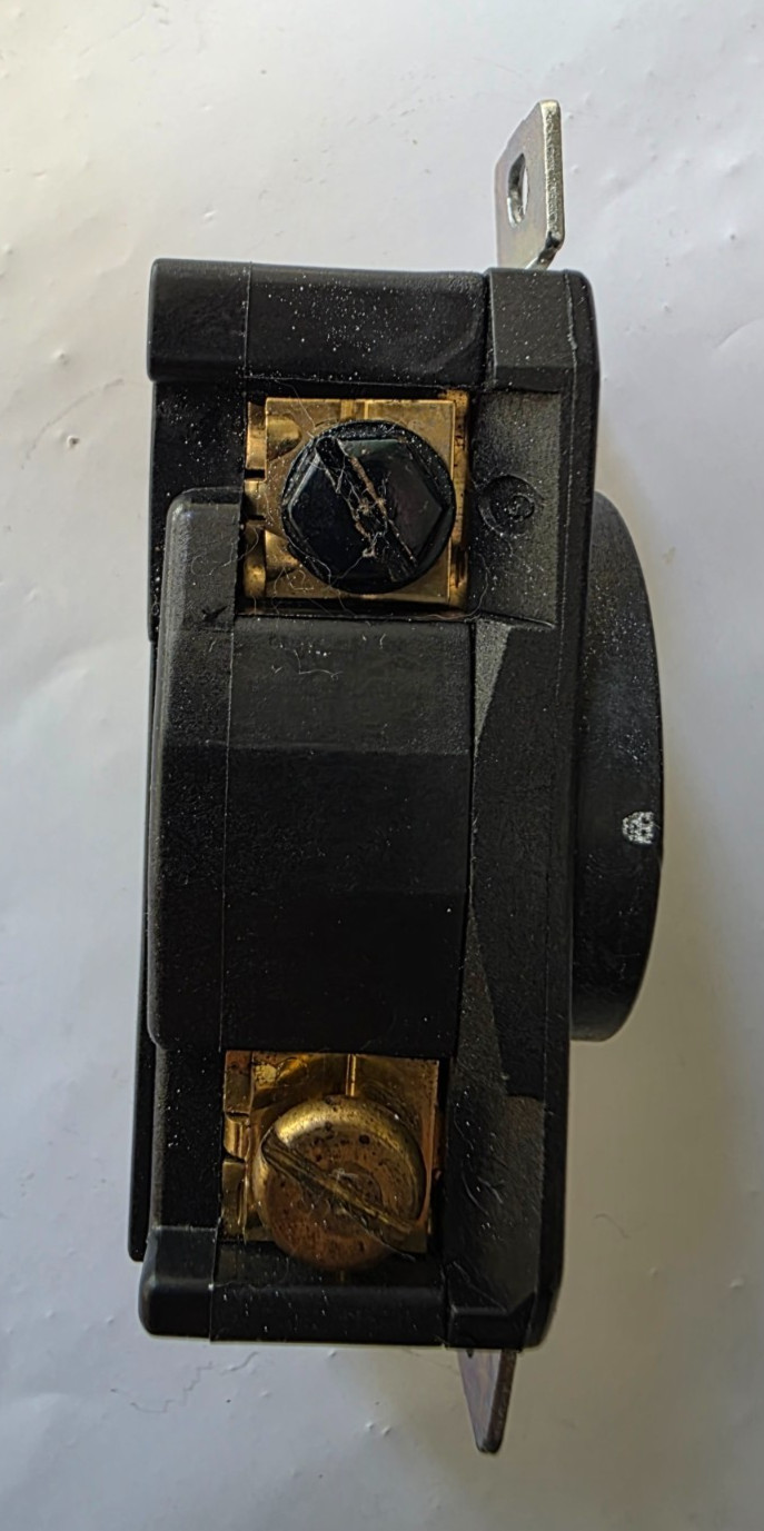 Cooper Eaton Arrow Hart Locking Receptacle 20 Amp 480V NEMA L8-20R Used