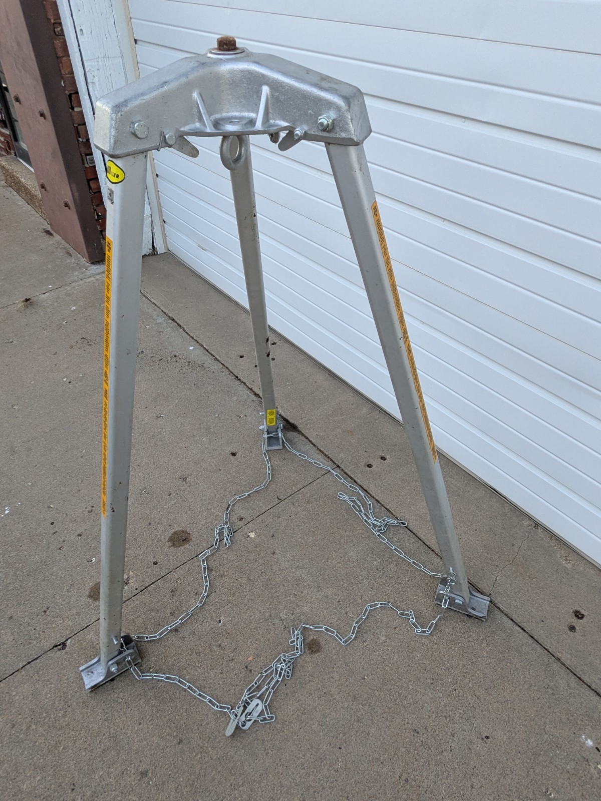 HONEYWELL MILLER 51/7FT Confined Space Tripod 400 lb Capacity Adjustable Height