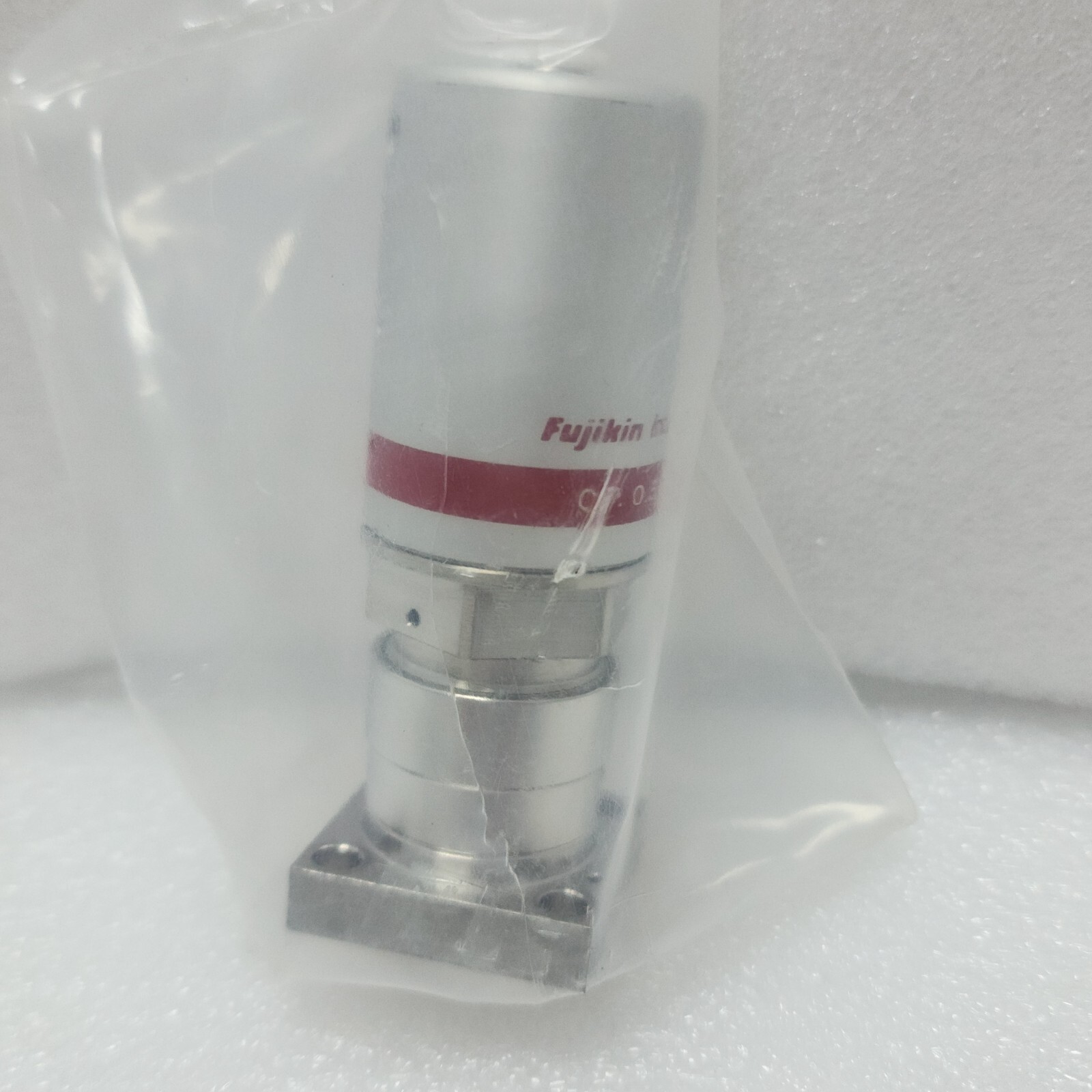 Fujikin C No 565601, 0.P. 0.5-0.6 MPa,Lam 766-197842-003 R B, N.C Valve,+97101