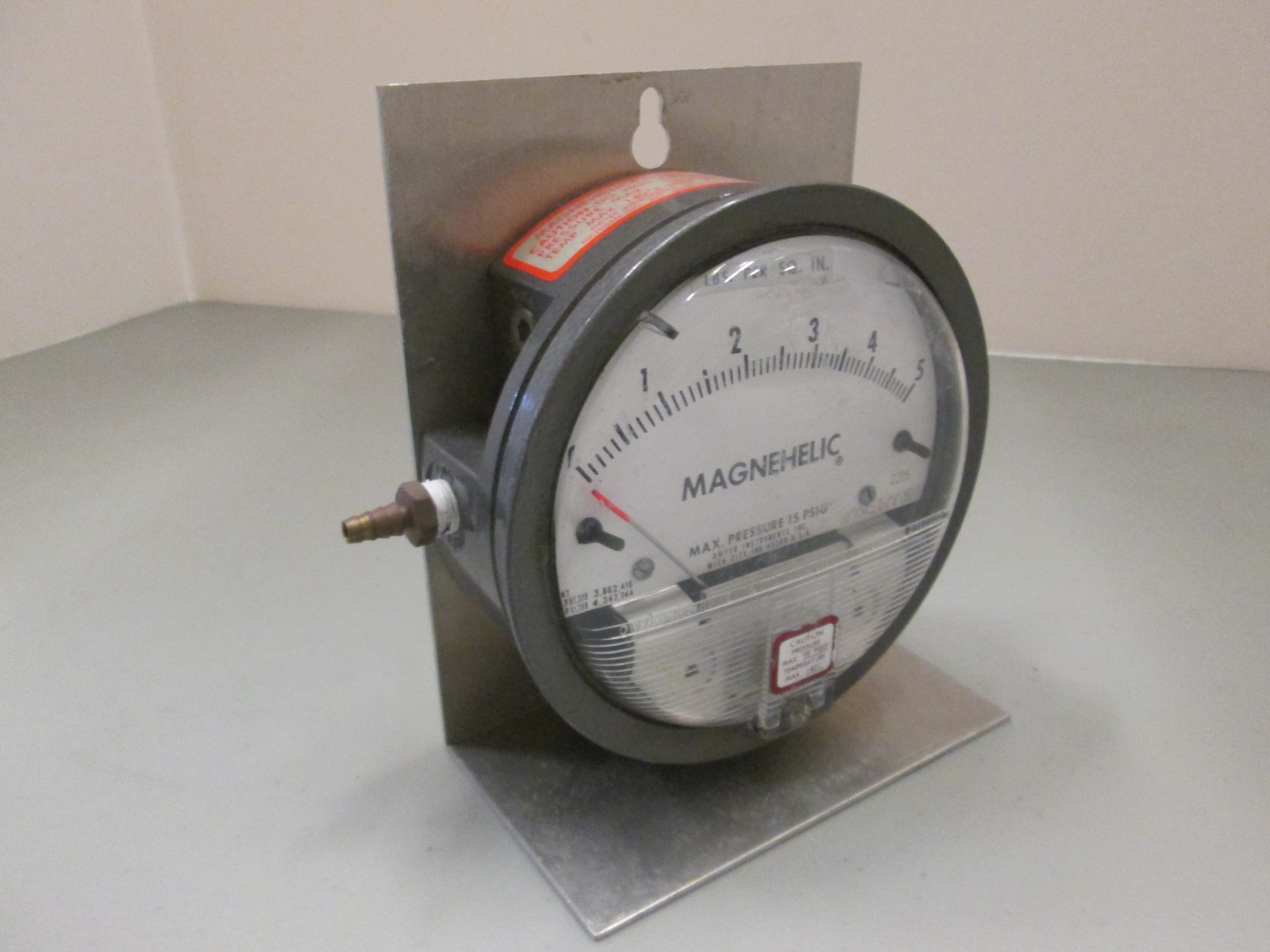 Dwyer, Magnehelic Pressure Gauge 0-5″, 2205, Used