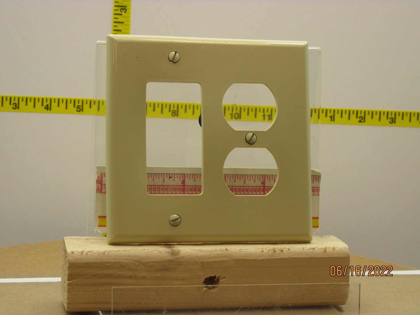 The listing is for: Leviton Ivory Unbreakable 2G 1DECO 1DUP NYLON-1Pk.