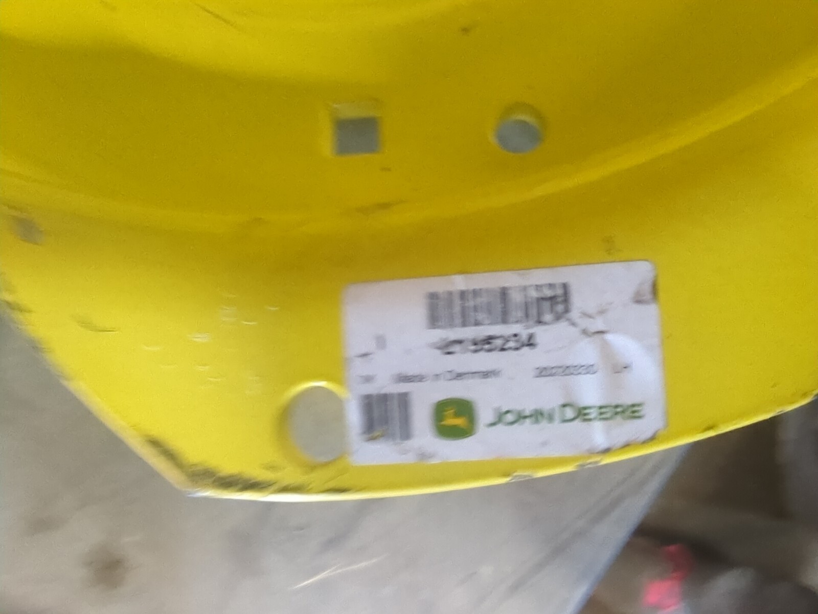 John Deere Center-rear Wheel 30″ L155234 – Moveero 81751