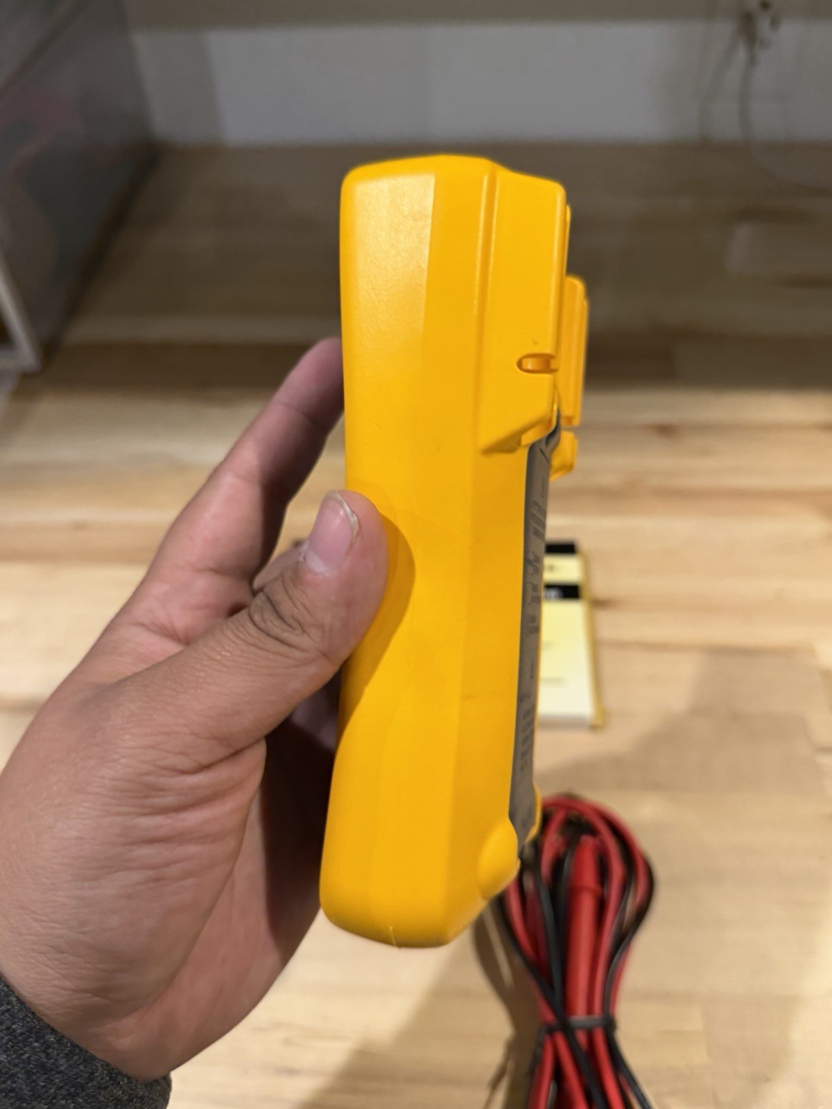 FLUKE 116 TRUS-RMS MULTIMETER / LEADS – SHIPS FAST (TESTED)