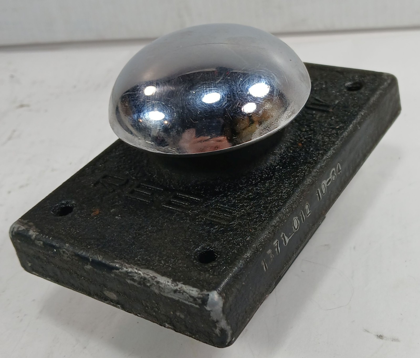 1 USED REES INC. 1371-012 CHROME PUSHBUTTON ***MAKE OFFER***