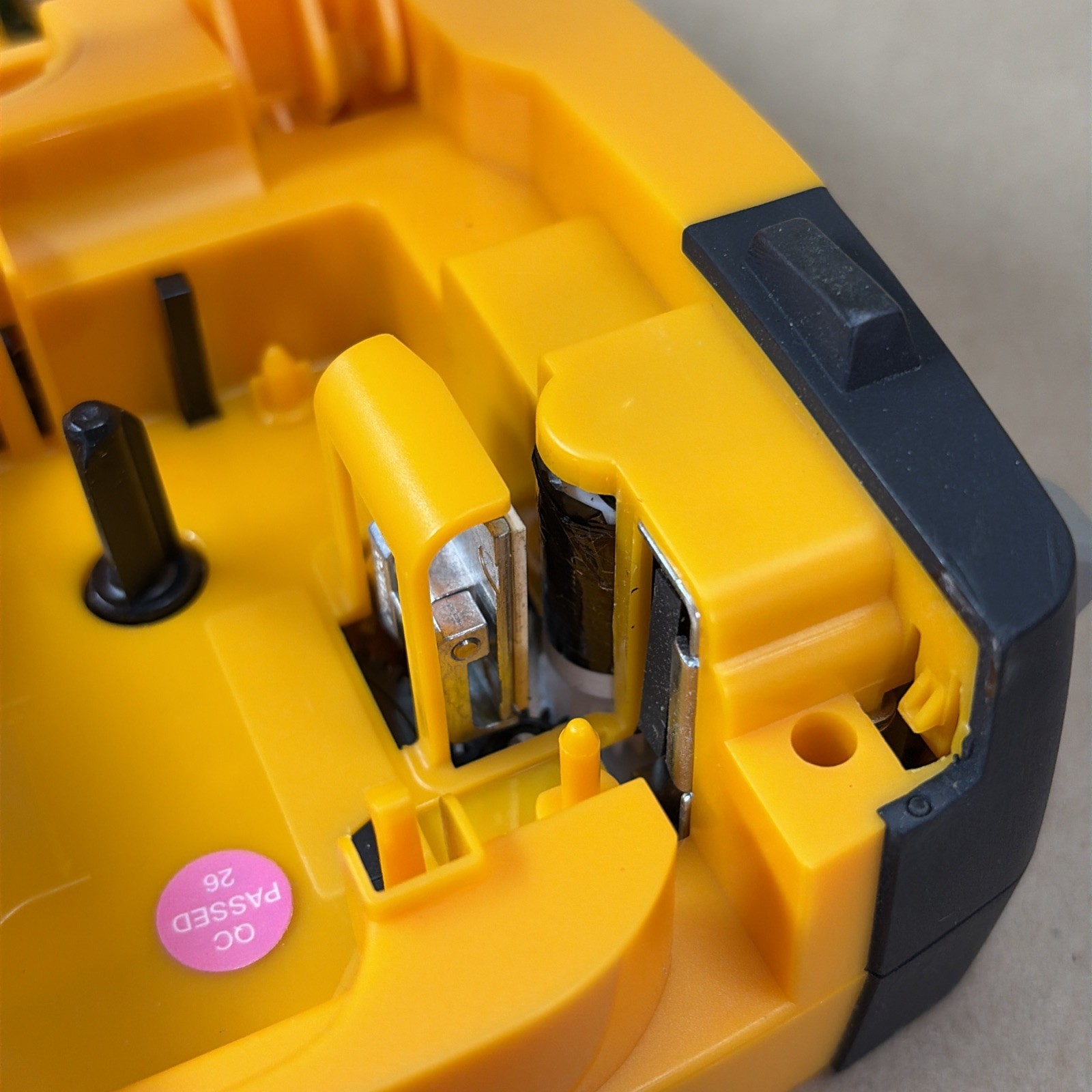 FOR PARTS DYMO Rhino 4200 Industrial Label Maker Unit Only NOT WORKING