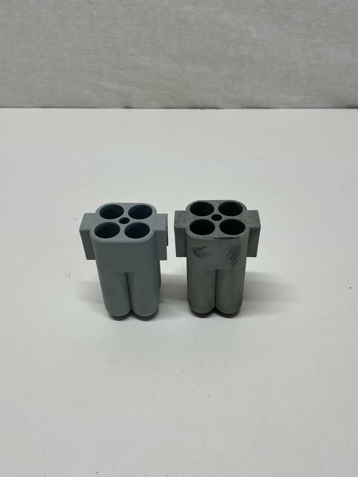 J12: Set of 4 CENTRIFUGE SWING ROTOR BUCKET ADAPTER