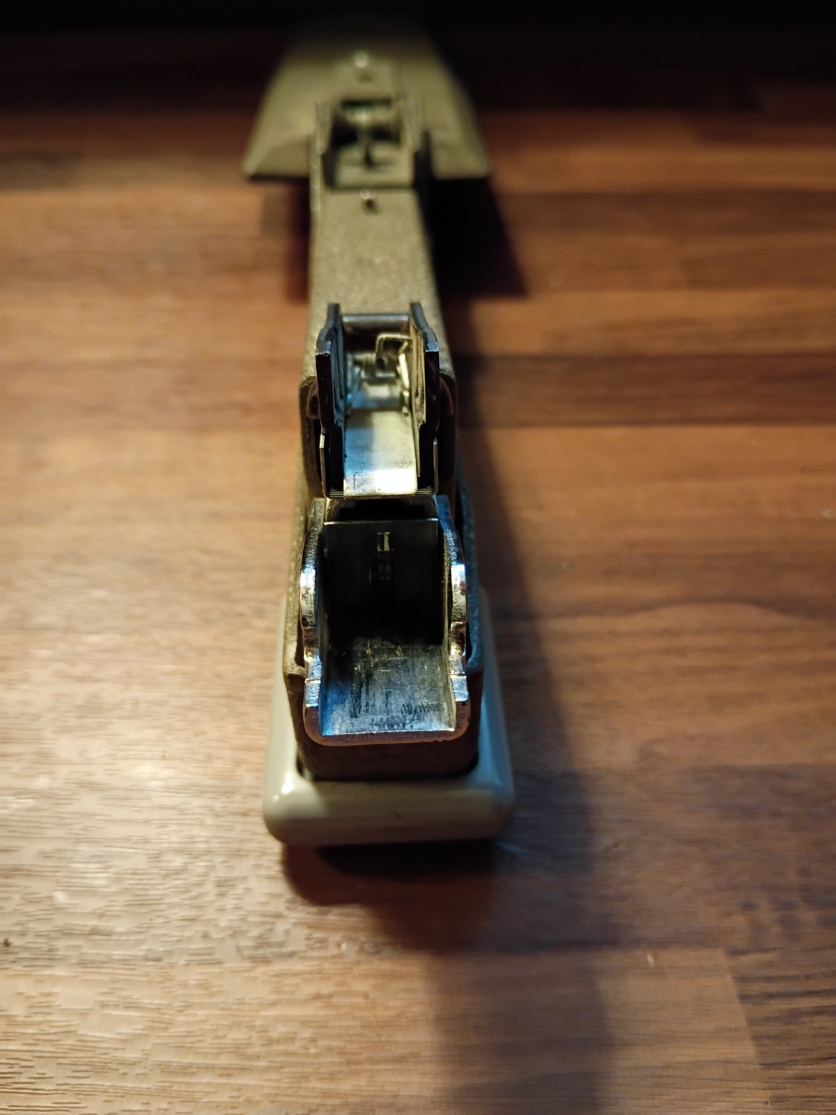 VTG BositichModel B5B Green Metal Heavy Duty Textured Desk Stapler Made In USA