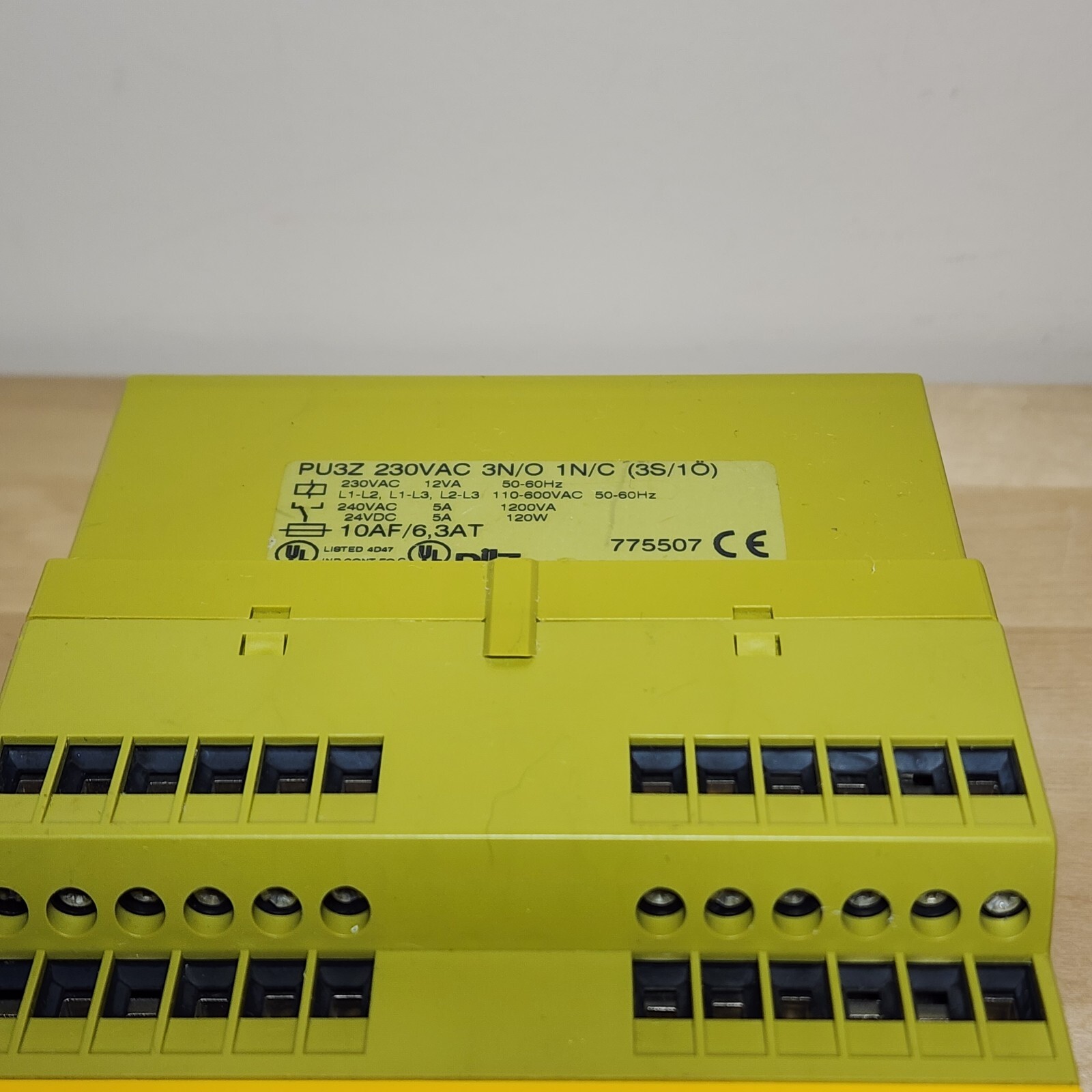 Pilz 775507 PU3Z Safety Relay 230VAC