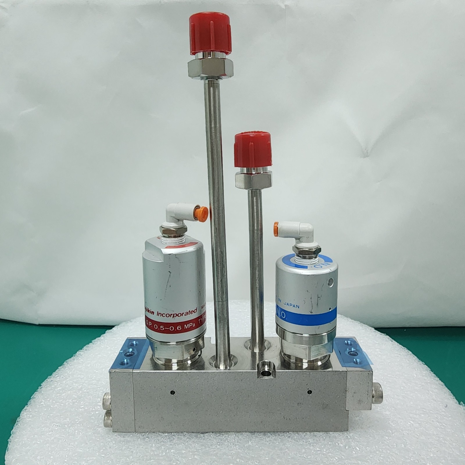 Fujikin Assembly Valve, C No. 591745, 2xO.P 0.5~0.6MPa, NC and NO._96707