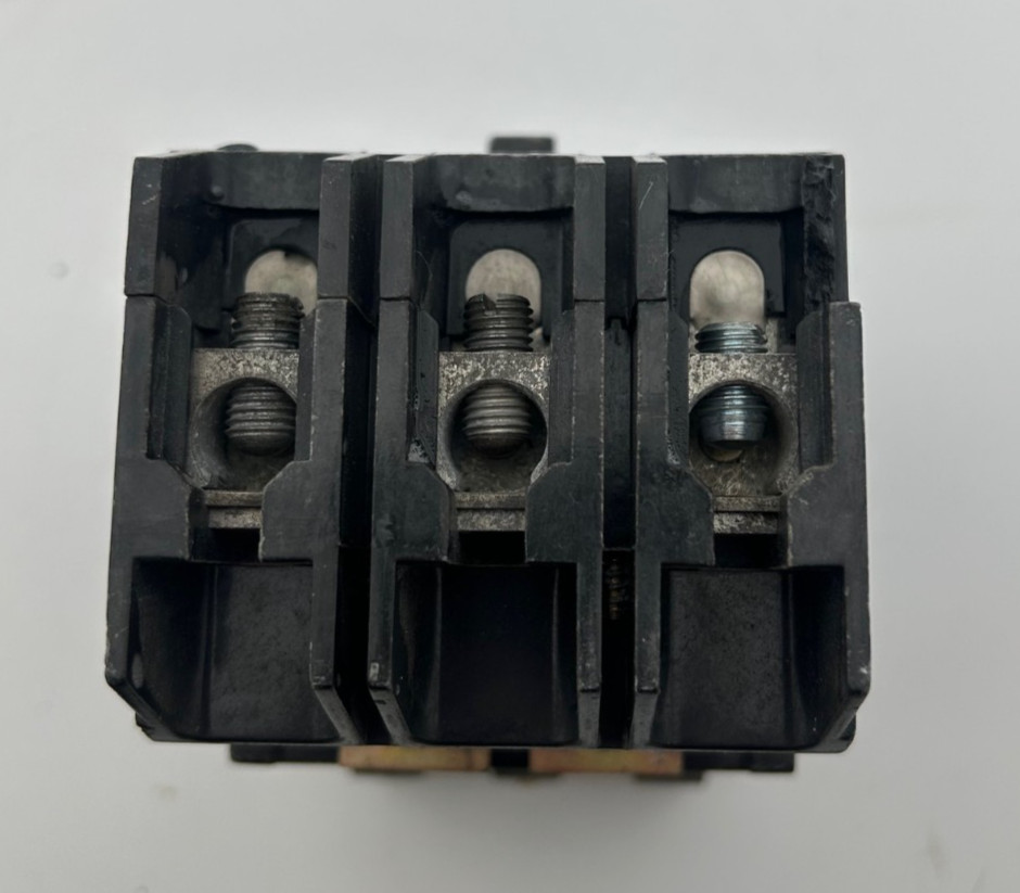 GE TEY TEY340 Circuit Breaker *CHIPPED* 3 pole 40 amp 480/277v – Warranty
