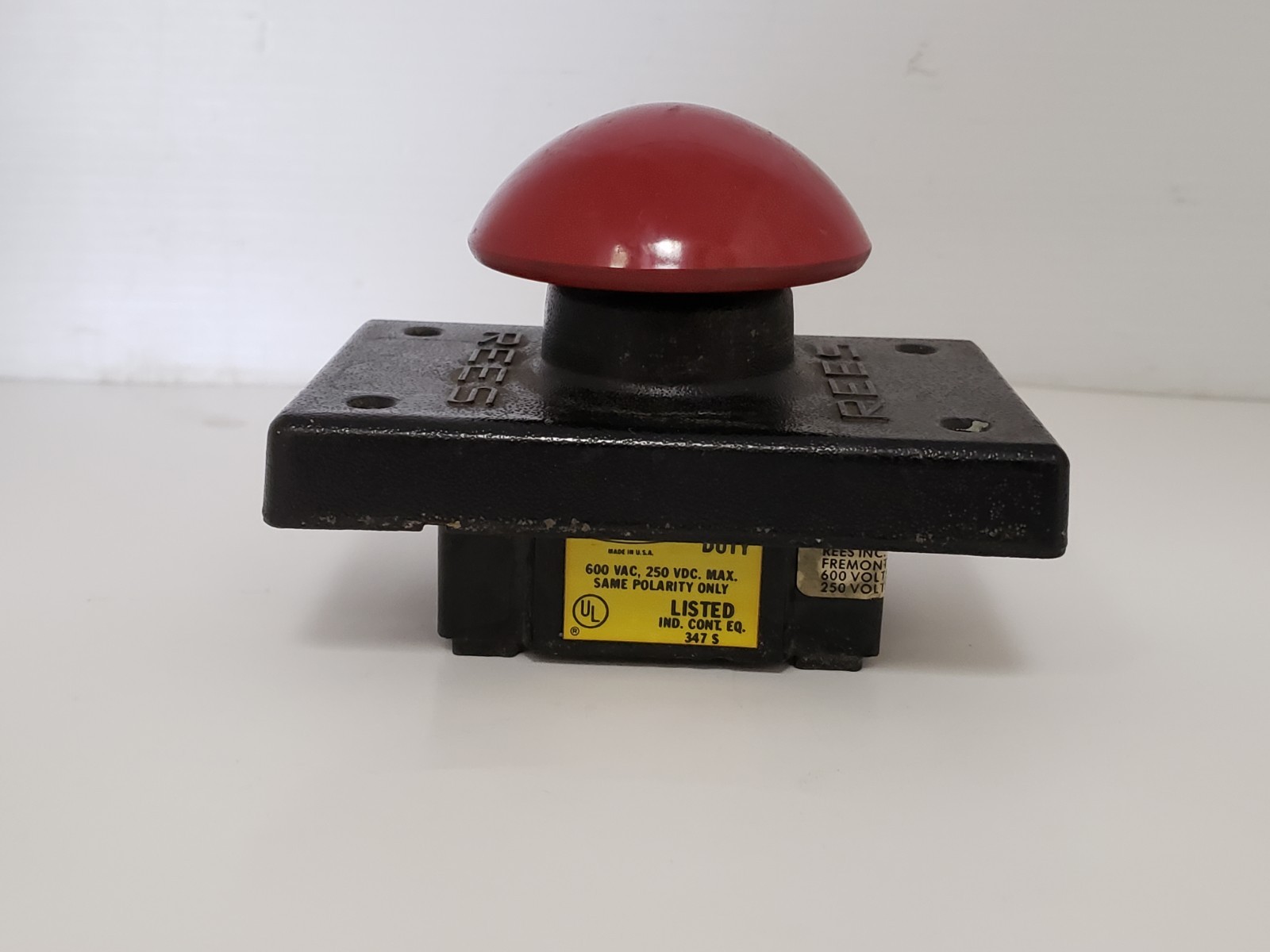 REES 02653-012 PUSH BUTTON SWITCH METAL MUSHROOM 600VAC 250VDC