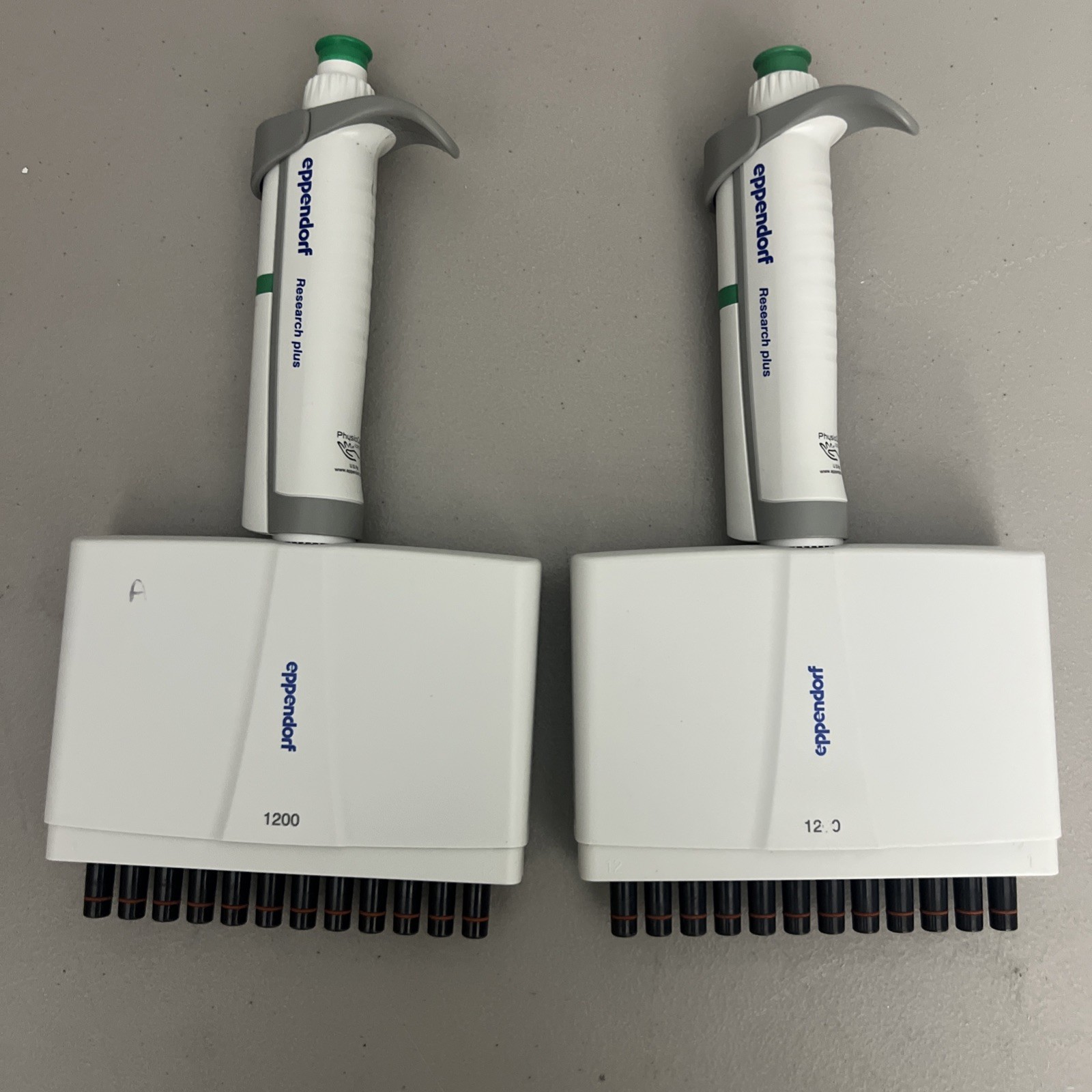 Eppendorf Research Plus 12 Channel PIpette 120-1200uL Pipetman Pipettor