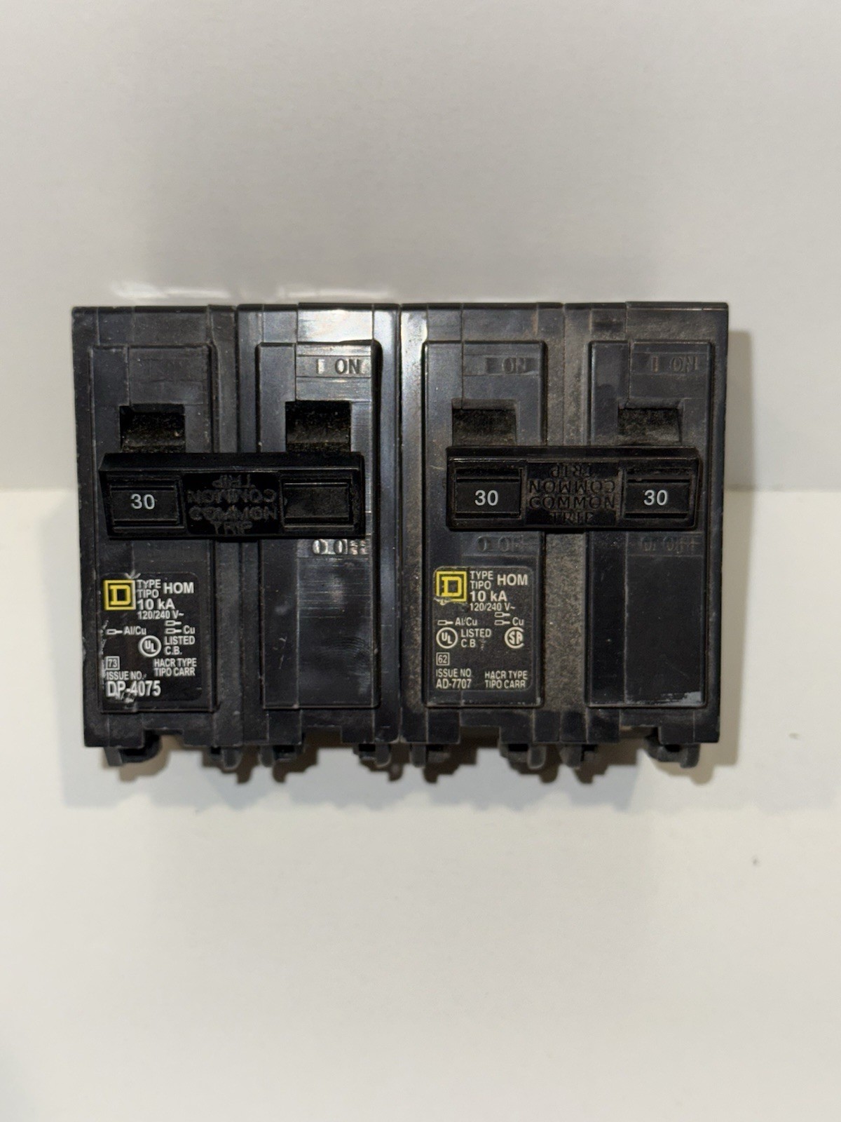 Square D HOM230 Circuit Breaker Lot Of 2 *USED*