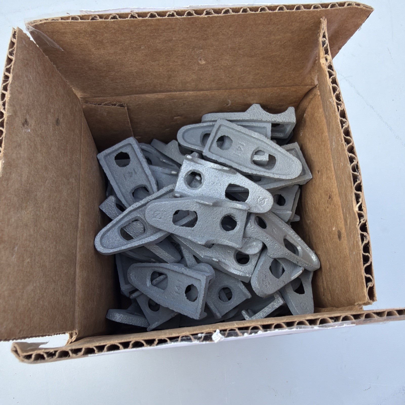 New (LOT OF 89) O-Z/Gedney 1/2″ Conduit Pipe Spacer