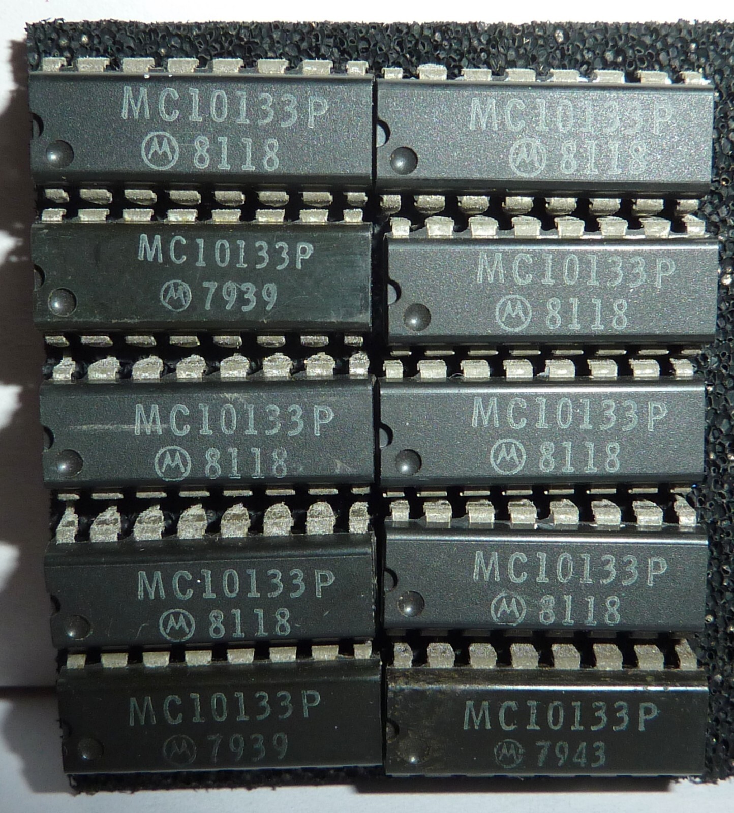 10 Motorola MC10133P IC’s