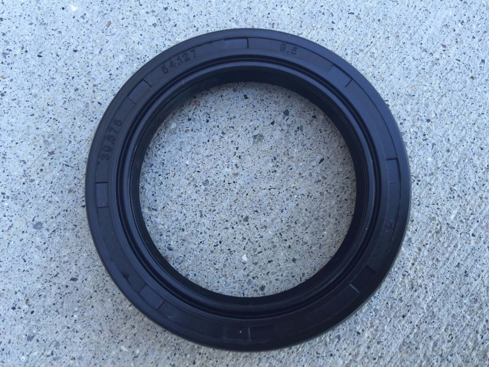 40HP Rotary Cutter Gearbox Output Seal, part number 060061 05-005
