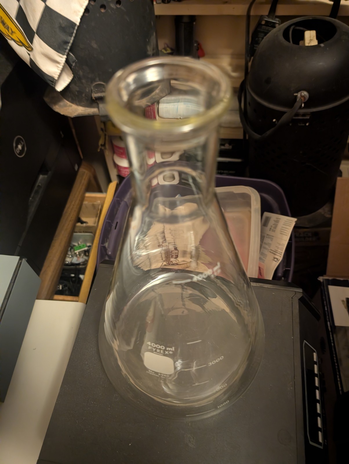 Pyrex 4000ml Glass Erlenmeyer Flask #4980, Heavy Rim #10 Stopper