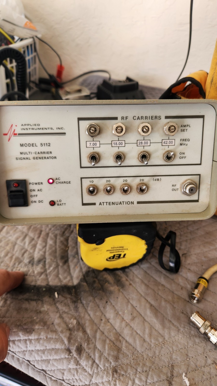 Applied Instruments Model 5112 Multi-Carrier Signal Generator