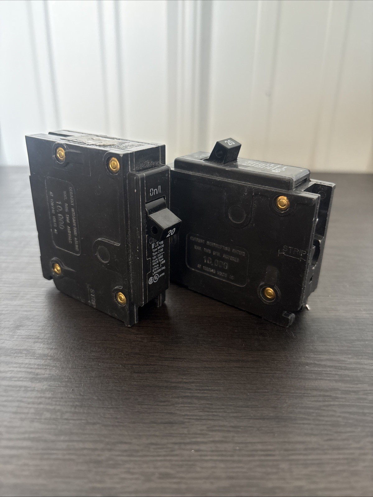 2 Eaton Cutler Hammer BR120 20 Amp 1 Pole 120/240v Circuit Breaker